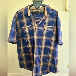 4XLB Shortsleeved 2 pocket button up plaid shirt